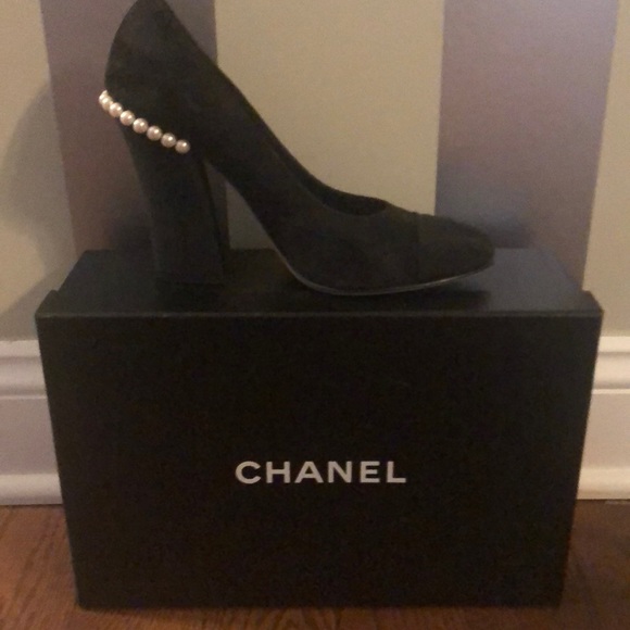 Brand new authentic Chanel heels - Picture 2 of 6